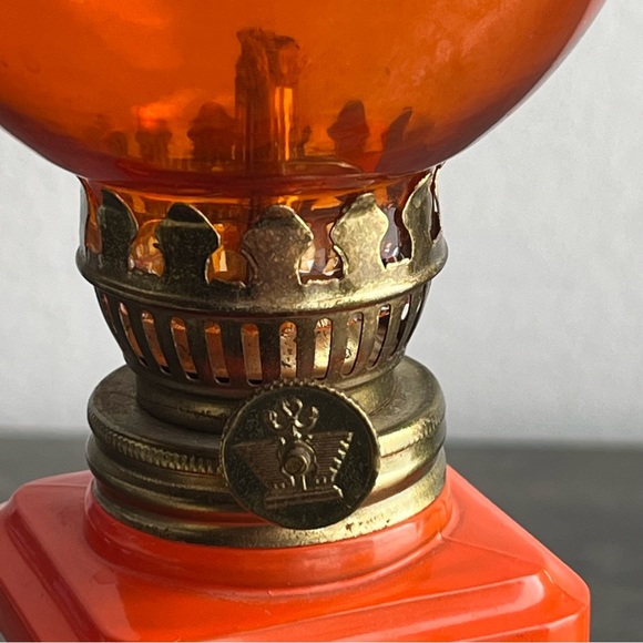 Orange painted glass oil lamp with mirrors - Picture 12 of 17